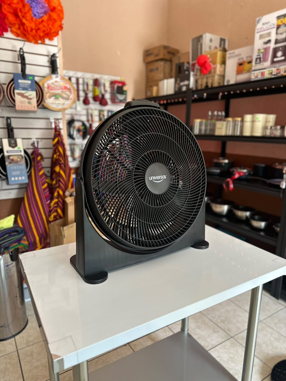 Ventilador de Piso Universal de 20" 110 vatios – Gran Potencia y Flujo de Aire