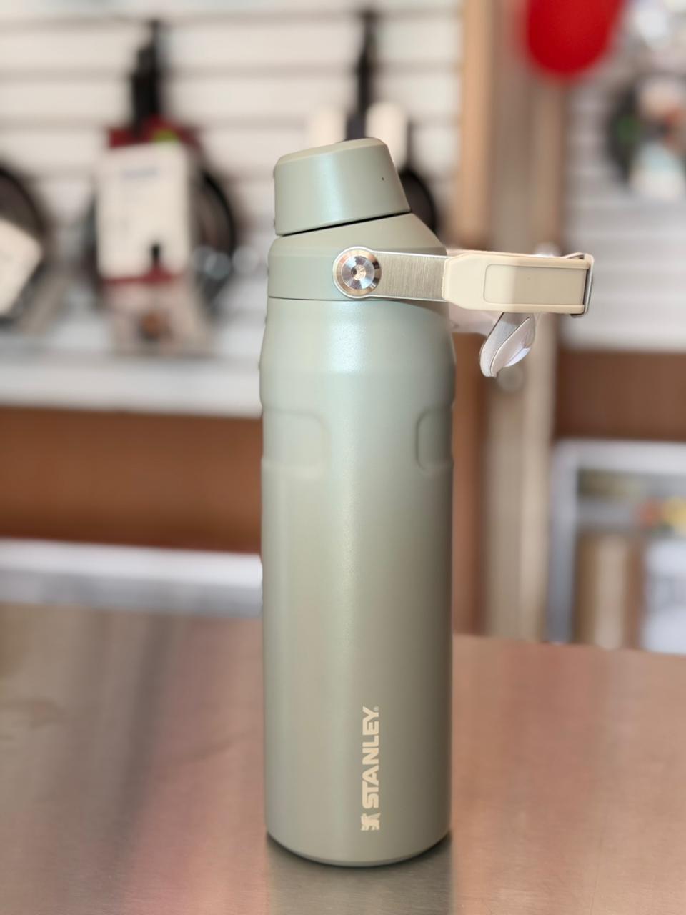Termo STANLEY Iceflow Fst Flow24 Oz. Color Gris Sage